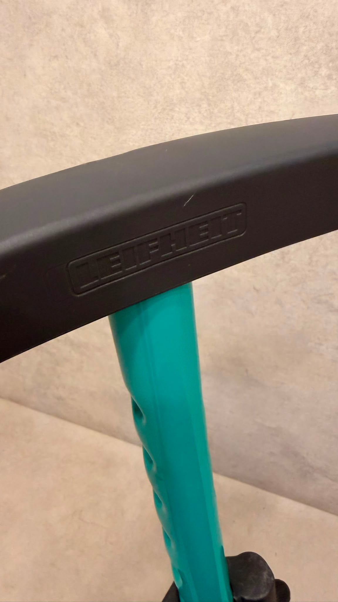 Höhenverstellbare ergonomische Stehhilfe/ Bügelsitz