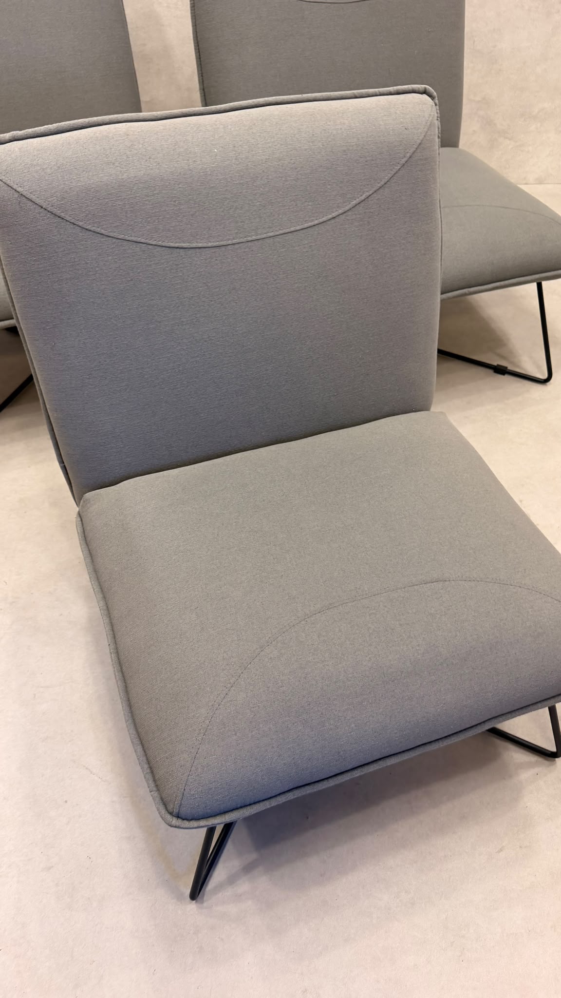 Eleganter Design Sessel Grau mit Metallgestell, 3x