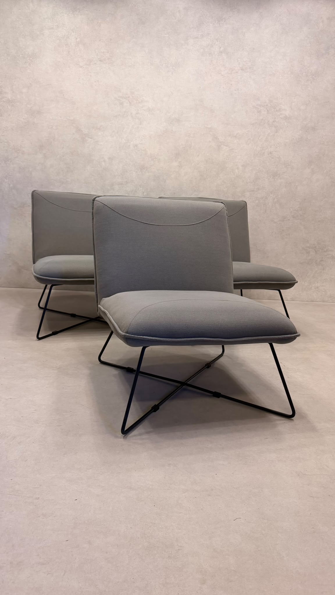 Eleganter Design Sessel Grau mit Metallgestell, 3x