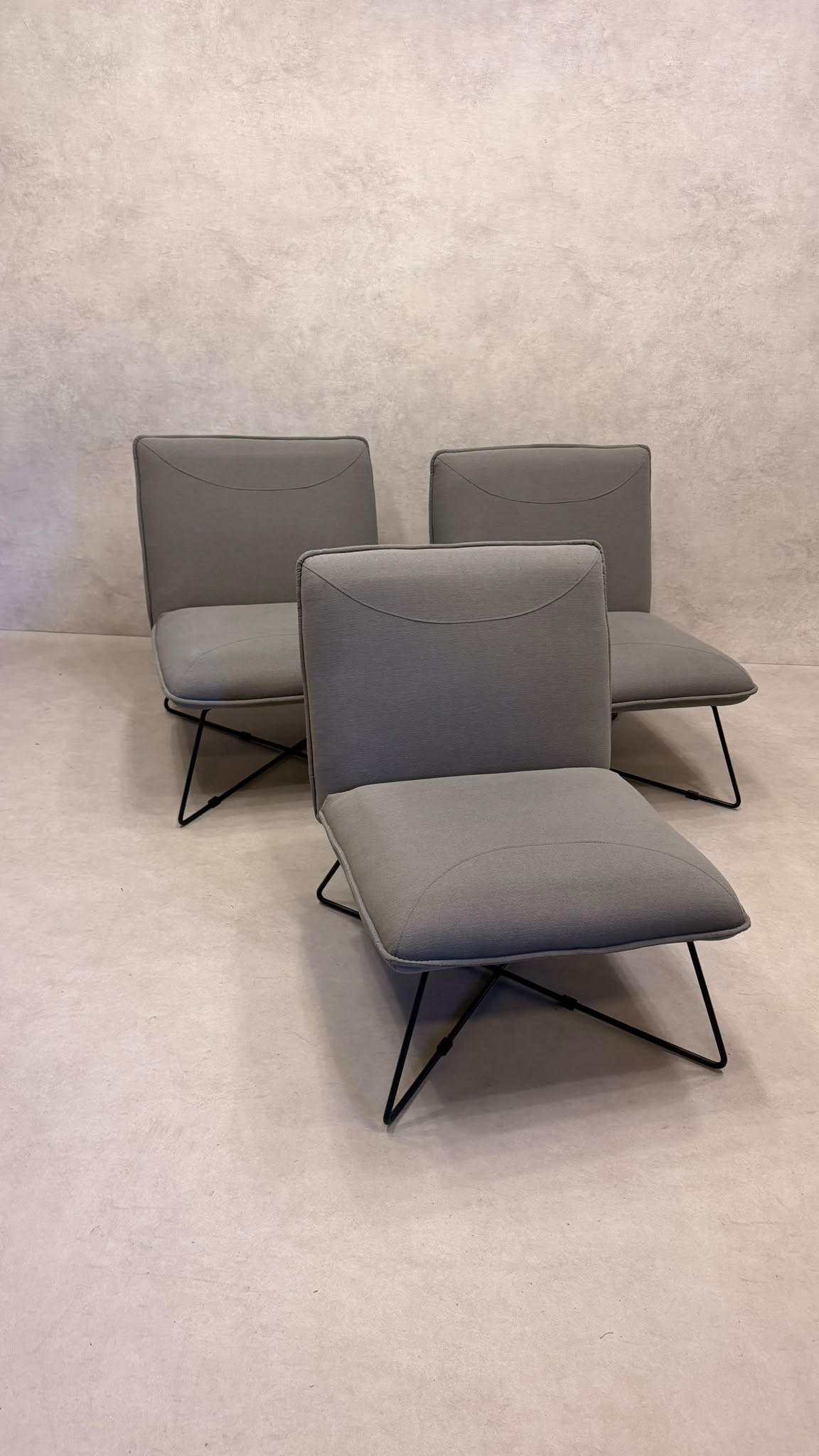 Eleganter Design Sessel Grau mit Metallgestell, 3x