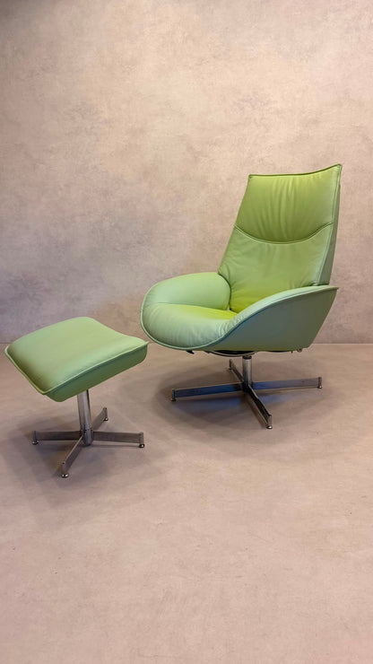 Skandinavischer Sessel Lotus von Kebe aus Leder mit Ottoman