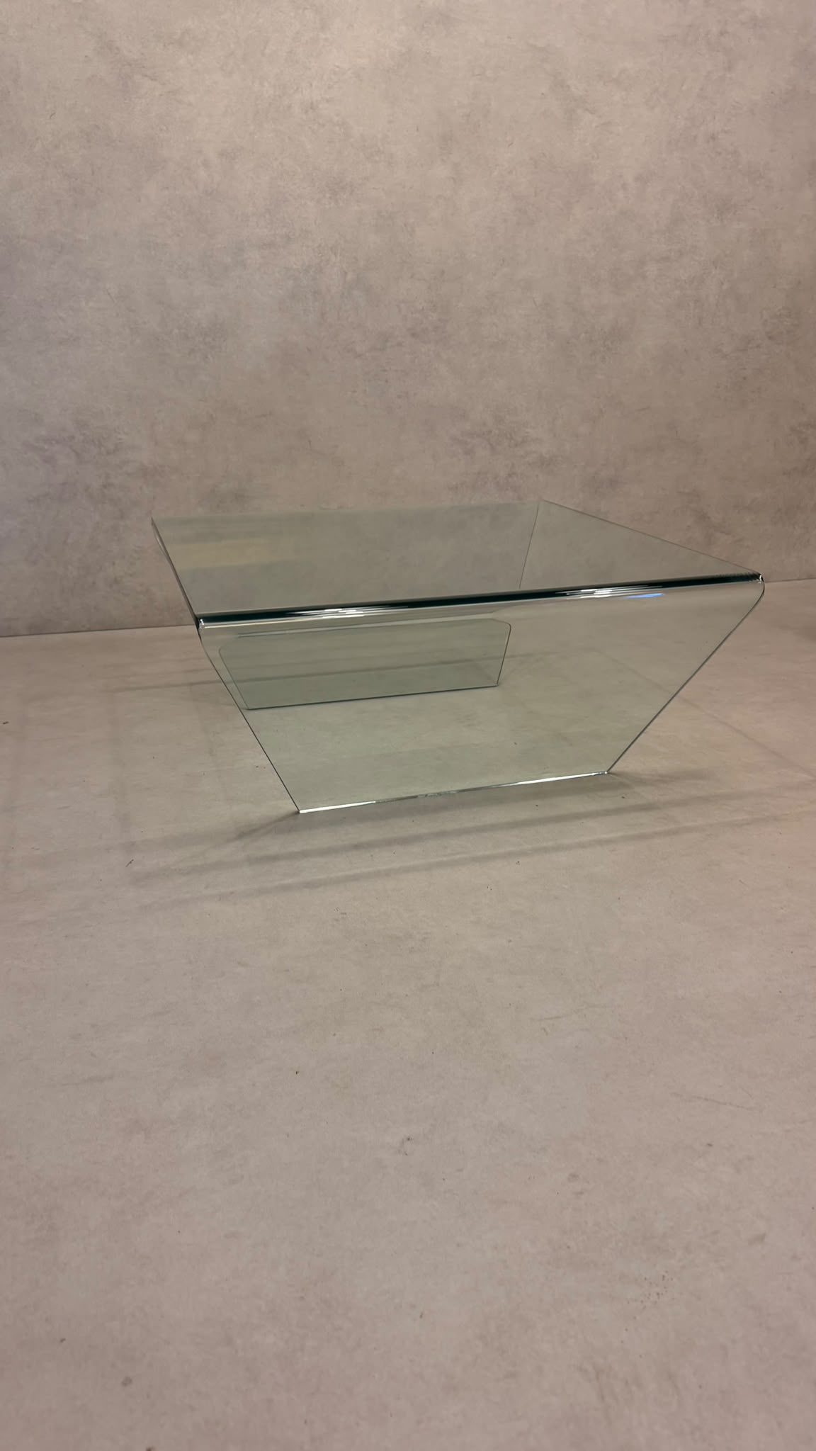 Vintage Coffee Table Couchtisch mit gebogenem Glas