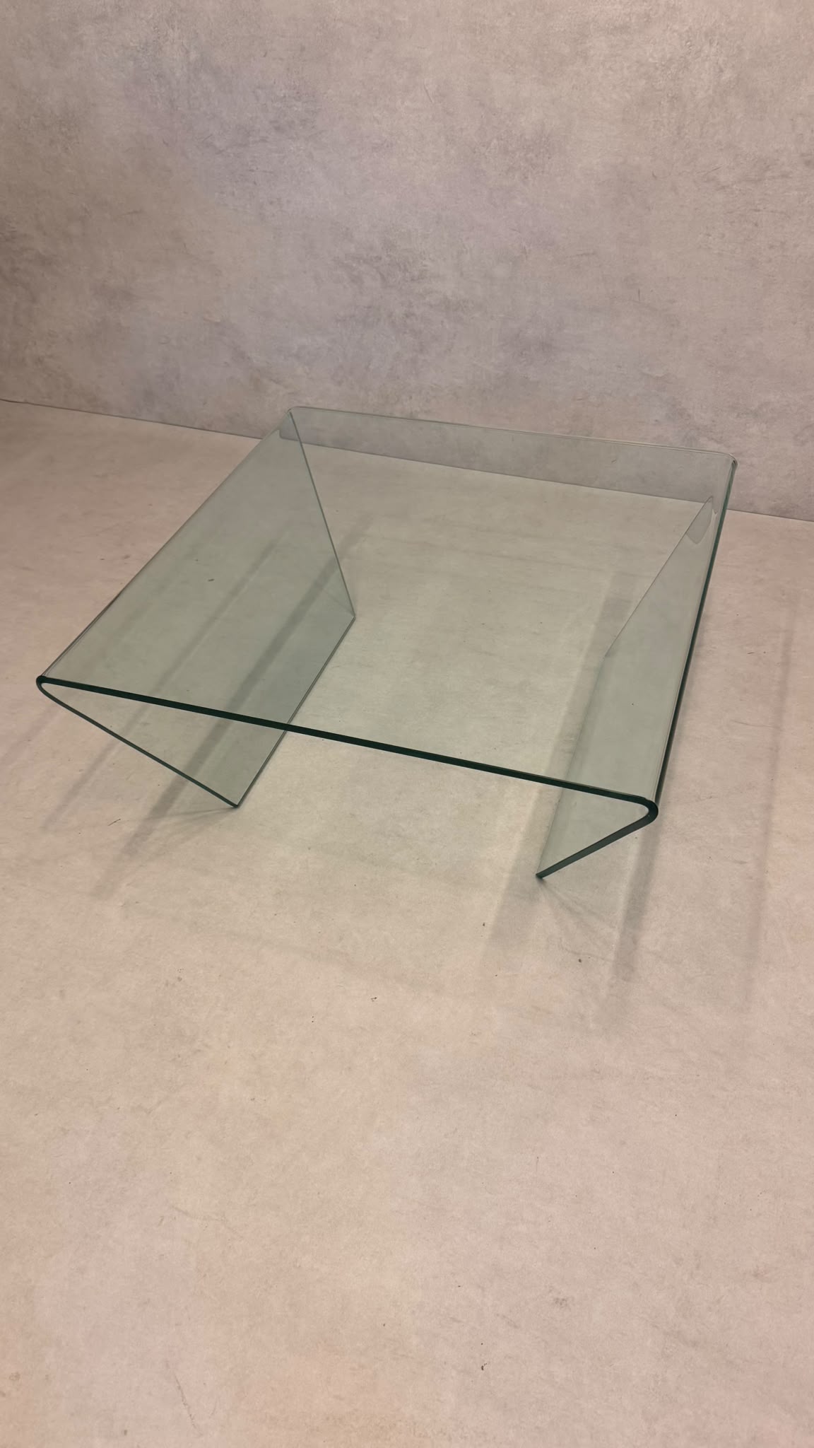 Vintage Coffee Table Couchtisch mit gebogenem Glas