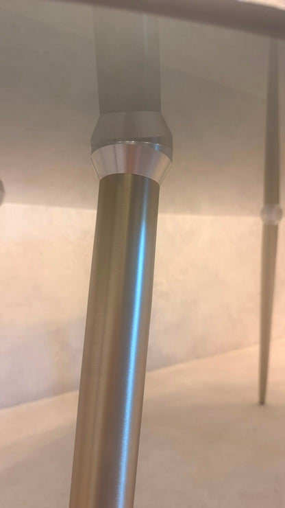 Ovaler Design Esstisch mit Rauchglas & Metallgestell
