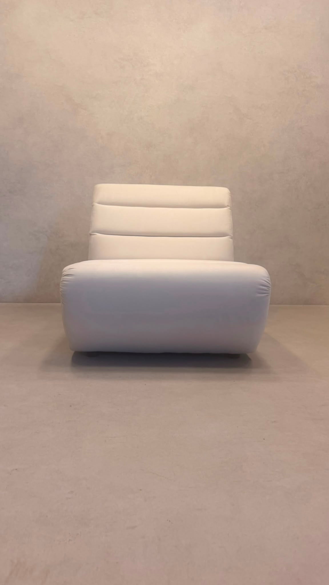 Candy Design Lounge Sessel mit robustem Mikrofaserbezug