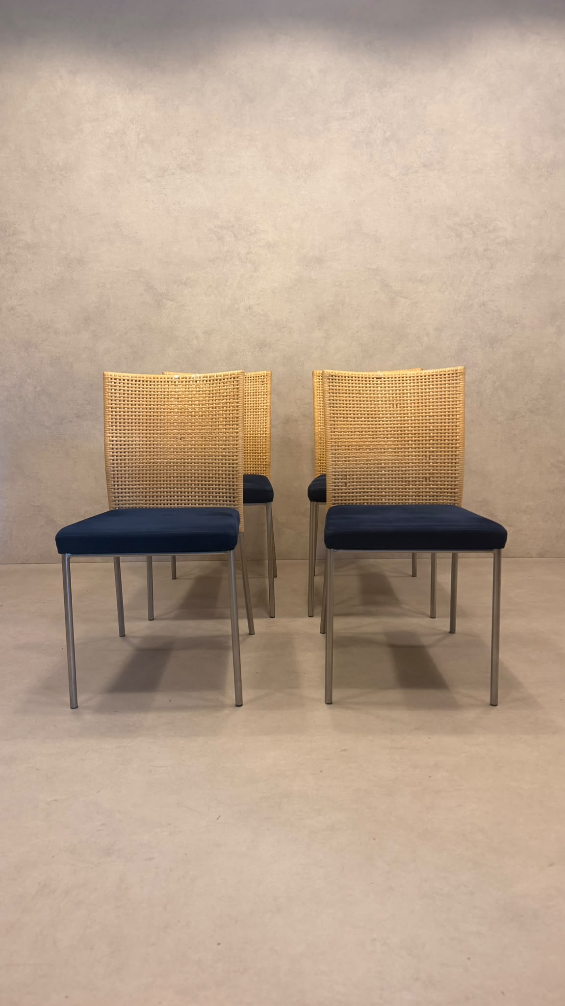 4er Set Design Stühle Rattan Stil Edelstahl Samt blau/beige