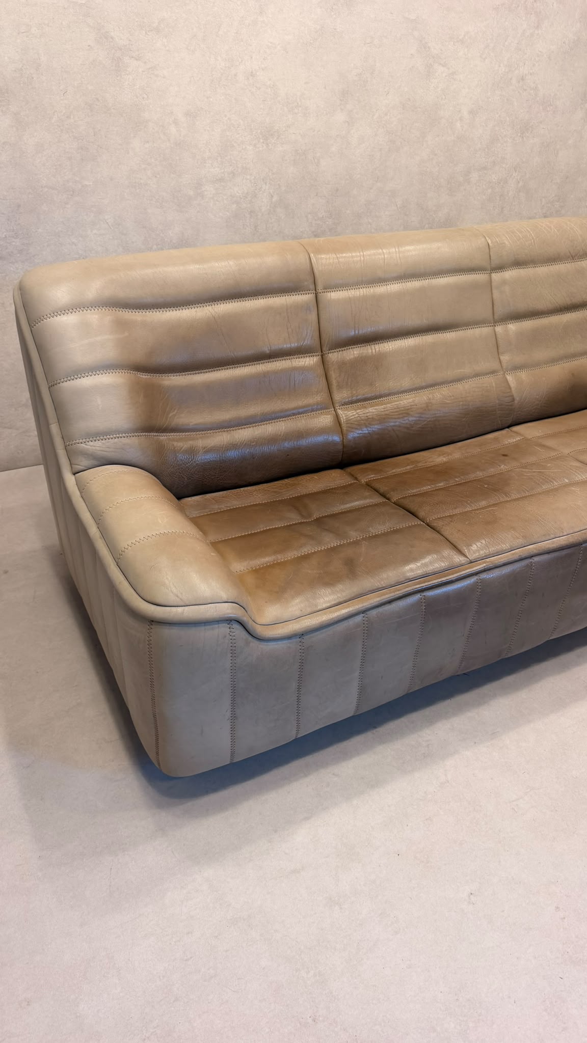 3-Sitzer Sofa DS-84 von De Sede aus Büffelleder (1)