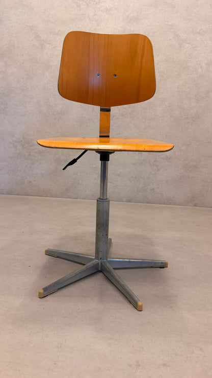 Vintage Industrie Drehstuhl Werkstattstuhl Atelierstuhl