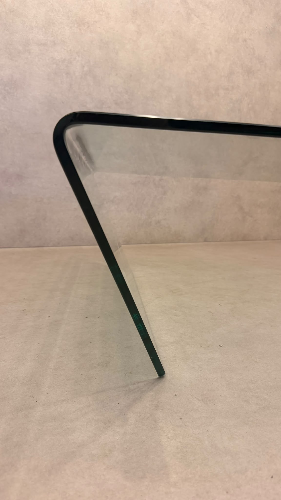 Italienischer Couchtisch Coffee Table aus gebogenem Klarglas