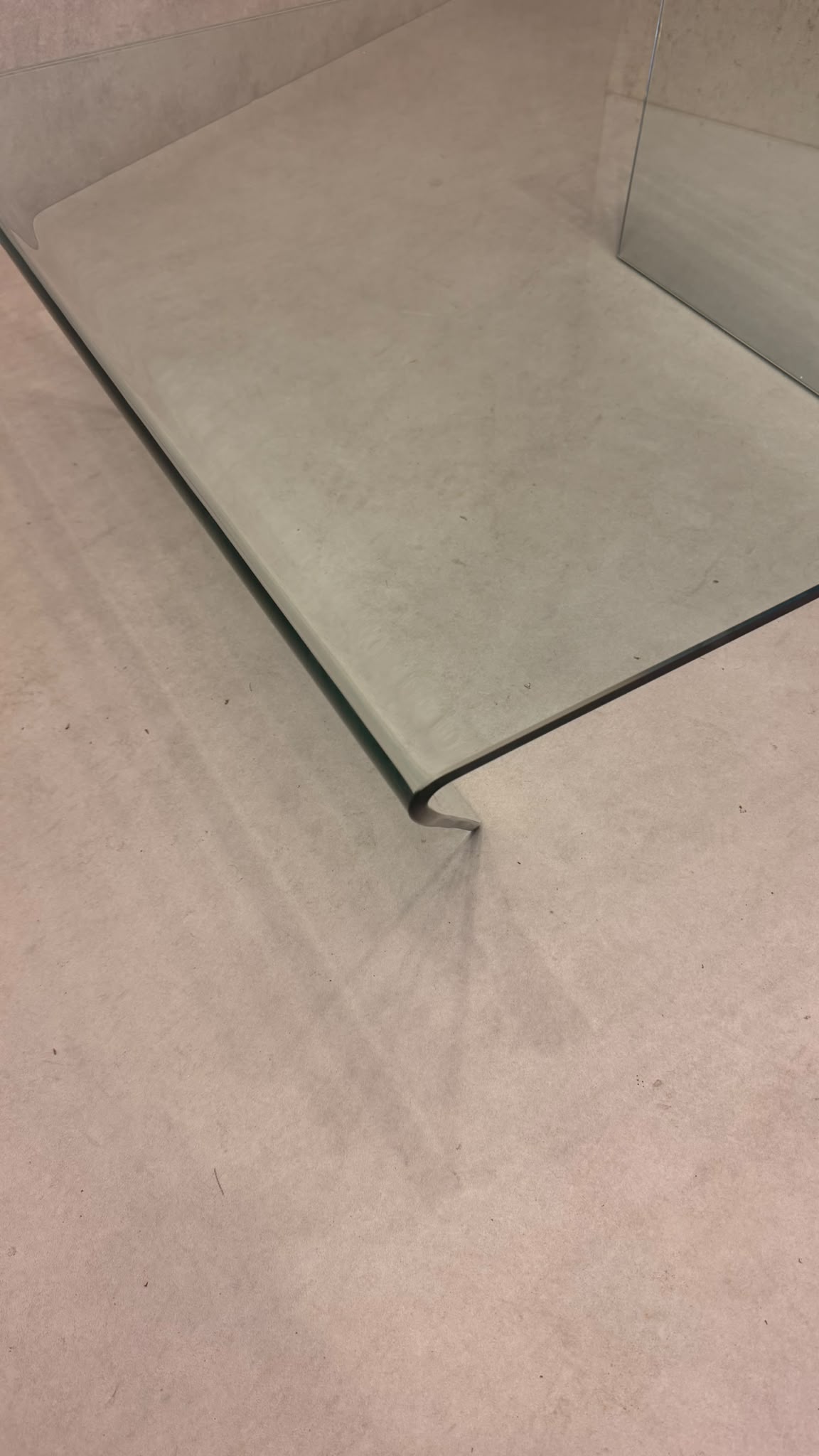 Italienischer Couchtisch Coffee Table aus gebogenem Klarglas