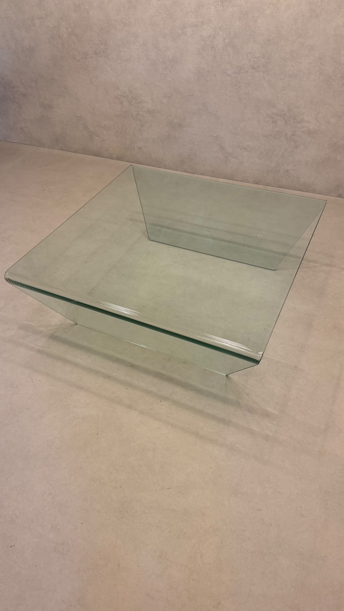 Italienischer Couchtisch Coffee Table aus gebogenem Klarglas