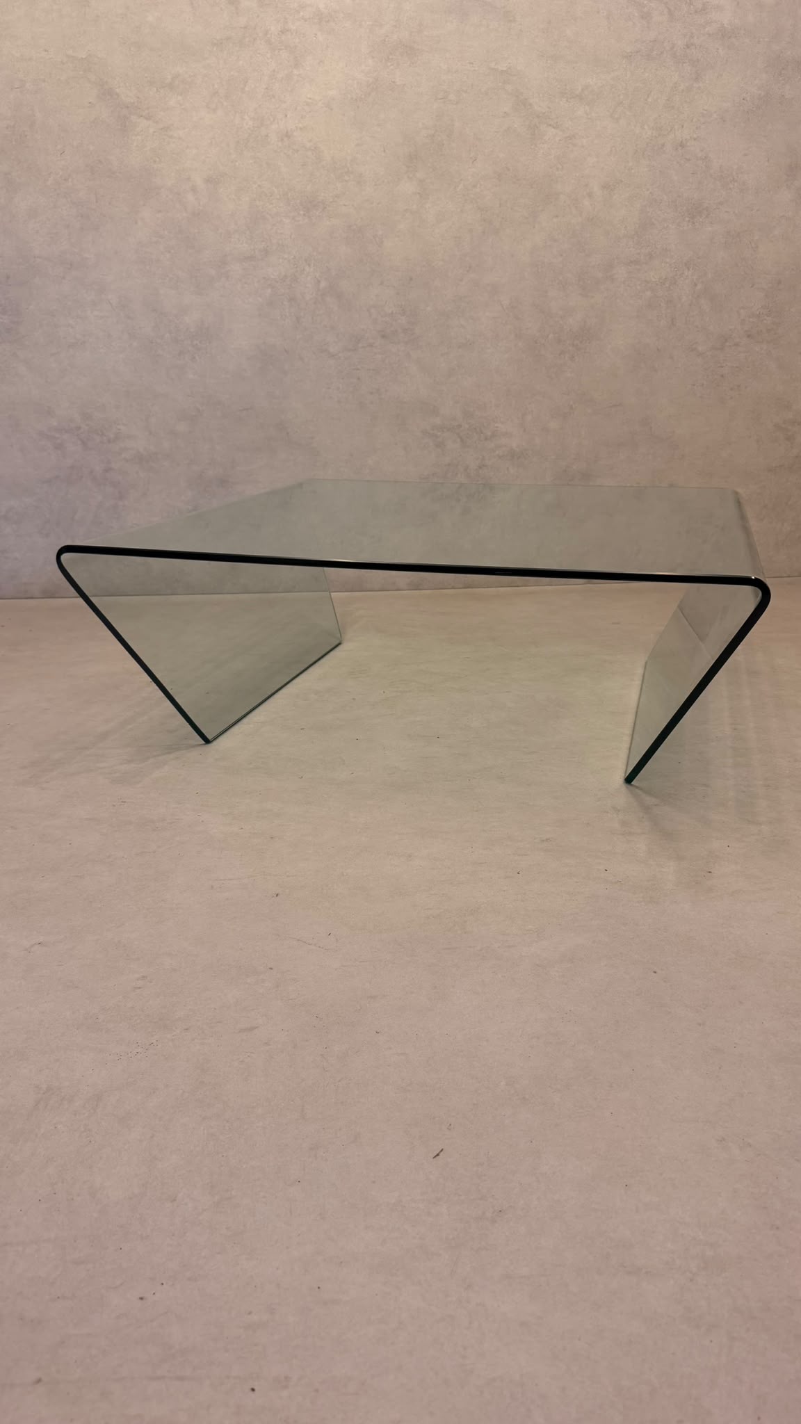 Italienischer Couchtisch Coffee Table aus gebogenem Klarglas