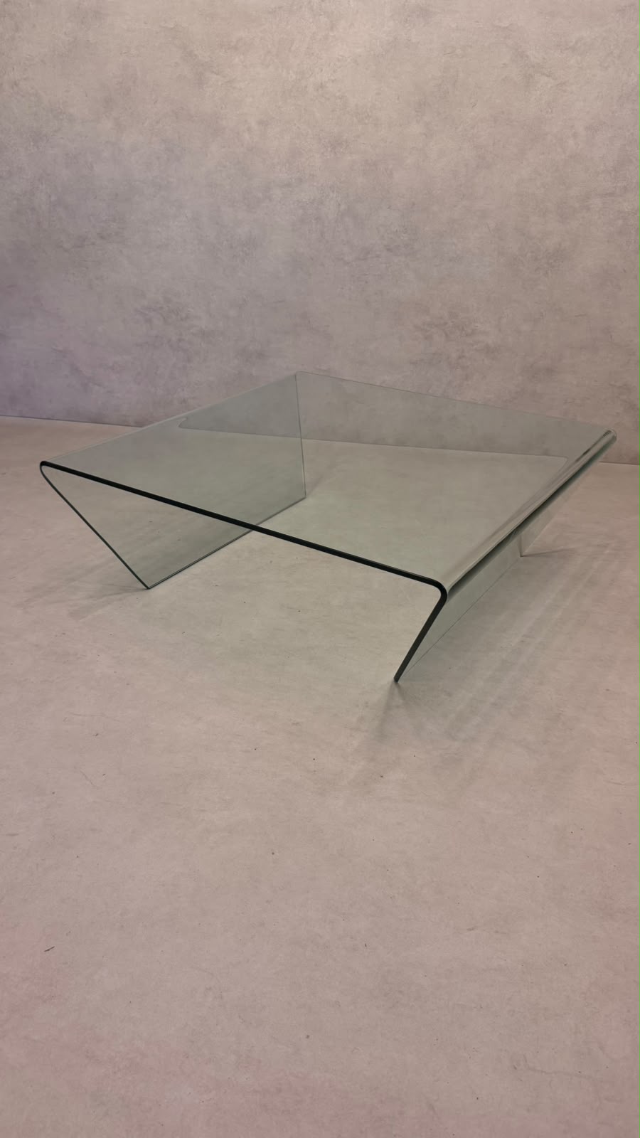Italienischer Couchtisch Coffee Table aus gebogenem Klarglas