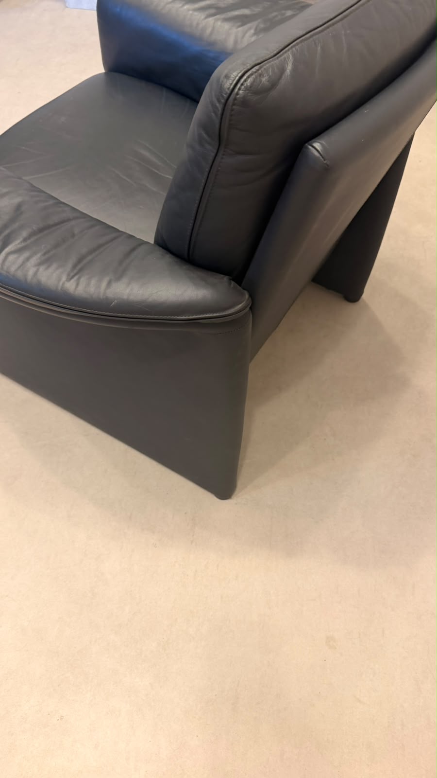 COR Zento Ledersessel in Dunkelblau aus Leder