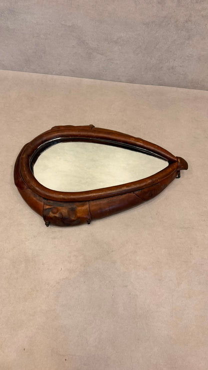 Schweizer Leder Pferdekummet Wandspiegel aus dem 20. Jh.