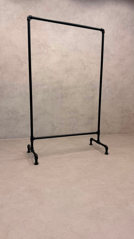 Kleiderständer Industrial Style schwarz – Wasserrohr
