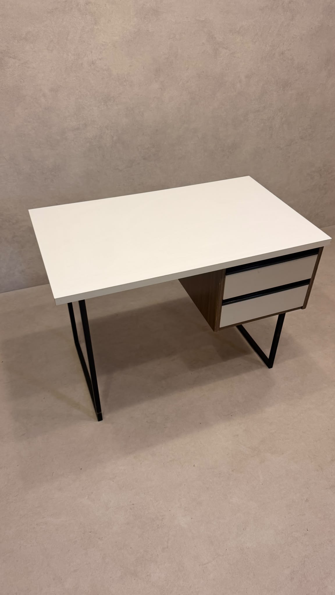 Vintage Schreibtisch mit zwei Schubladen und Metallgestell