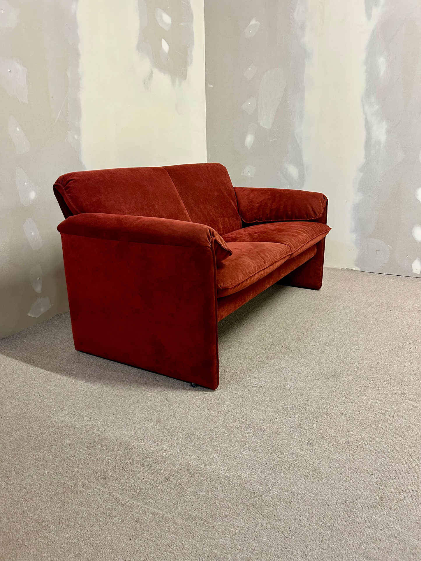 Leolux Bora Bora Sofa 2 Sitzer Alcantara rot