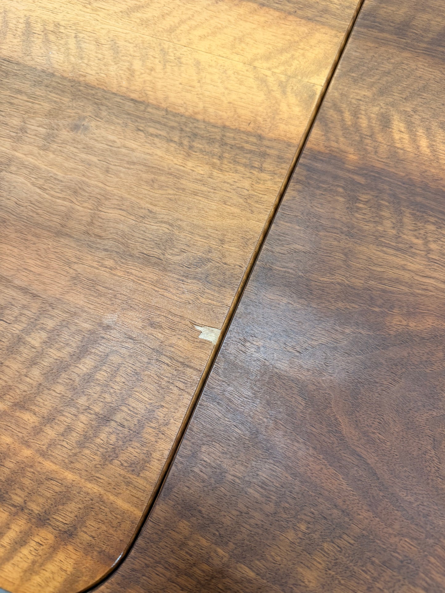 Rustikaler Massivholztisch, ausziehbar mit 2 Platten