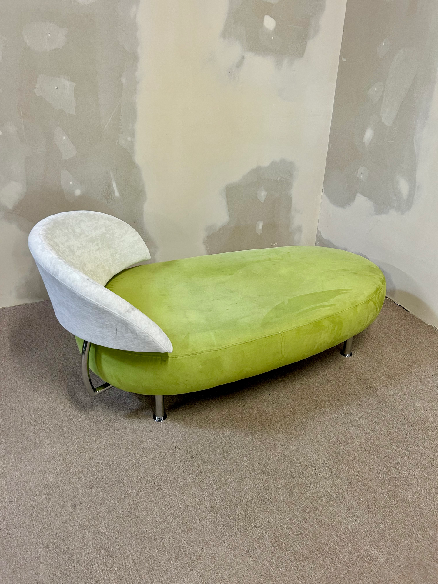 Grünes Vintage Sofa / Recamiere mit Chromfüssen, liege