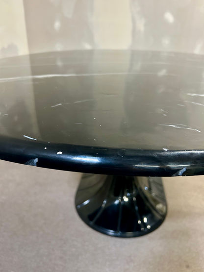 Italienischer Esstisch aus Kunststein Nero-Marquina-Finish