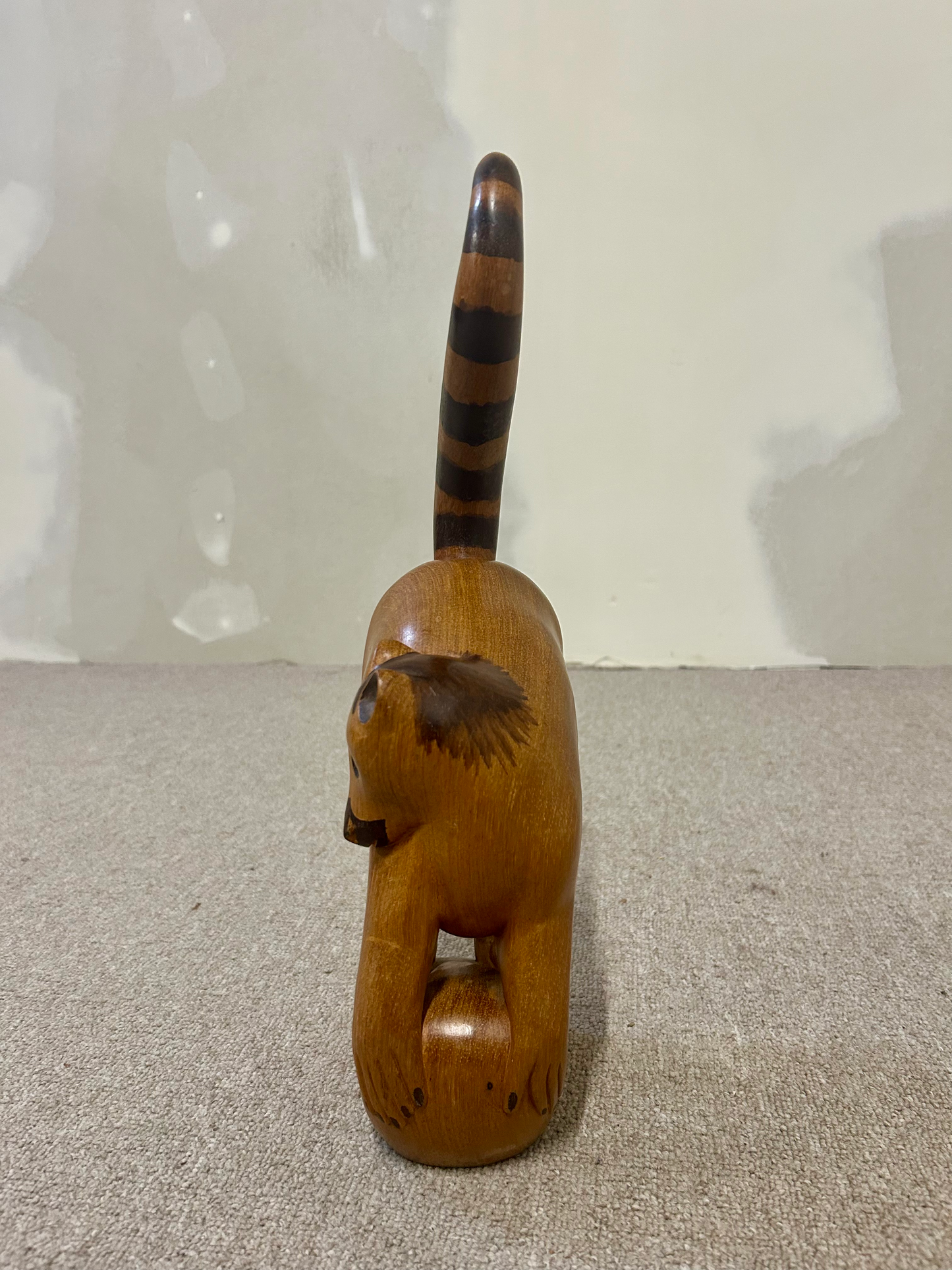 Holzfigur Madagaskar Lemur, Handgeschnitzt
