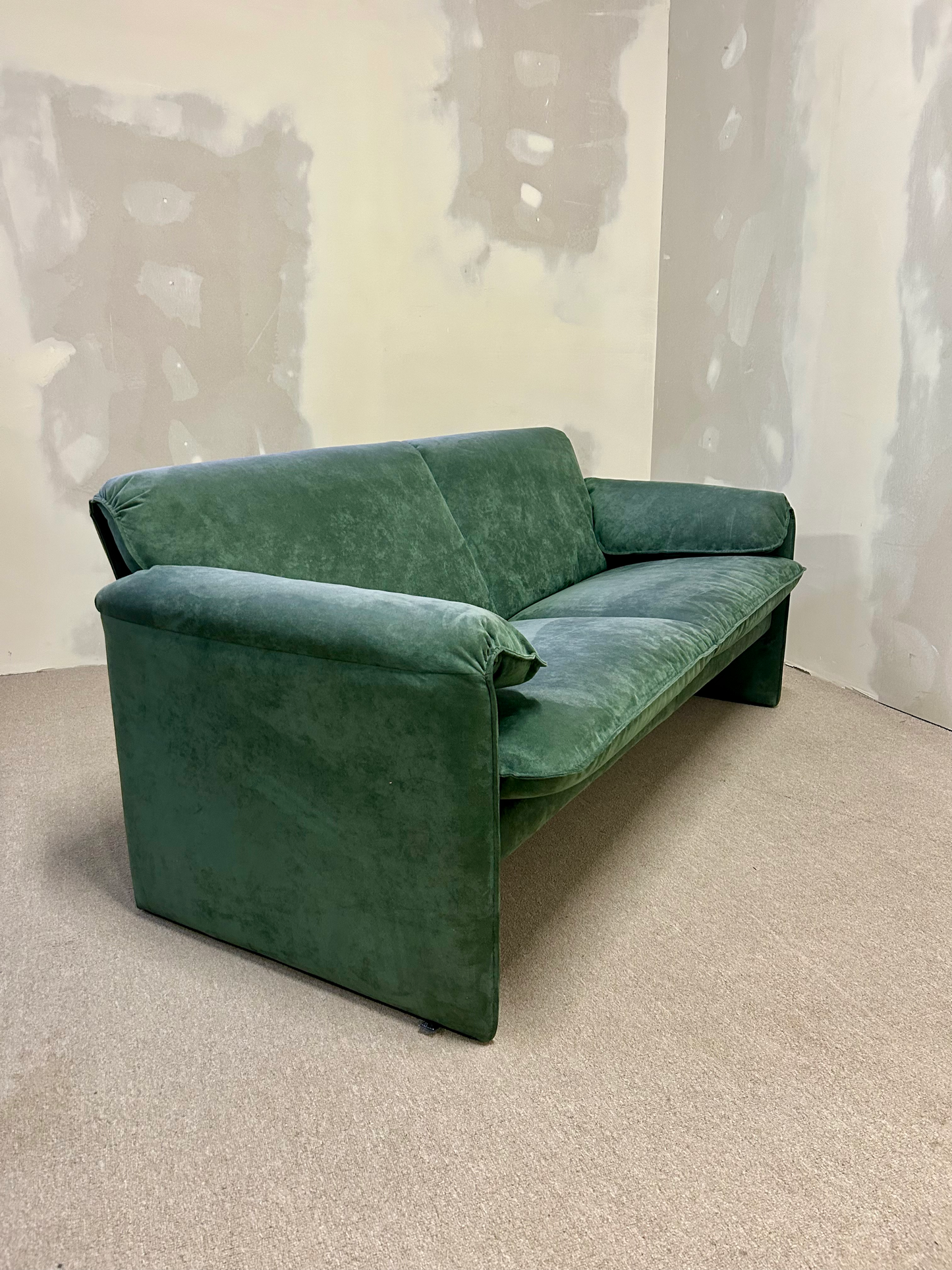 Leolux Sofa Bora Bora, 2,5 -Sitzer, Alcantara Grün