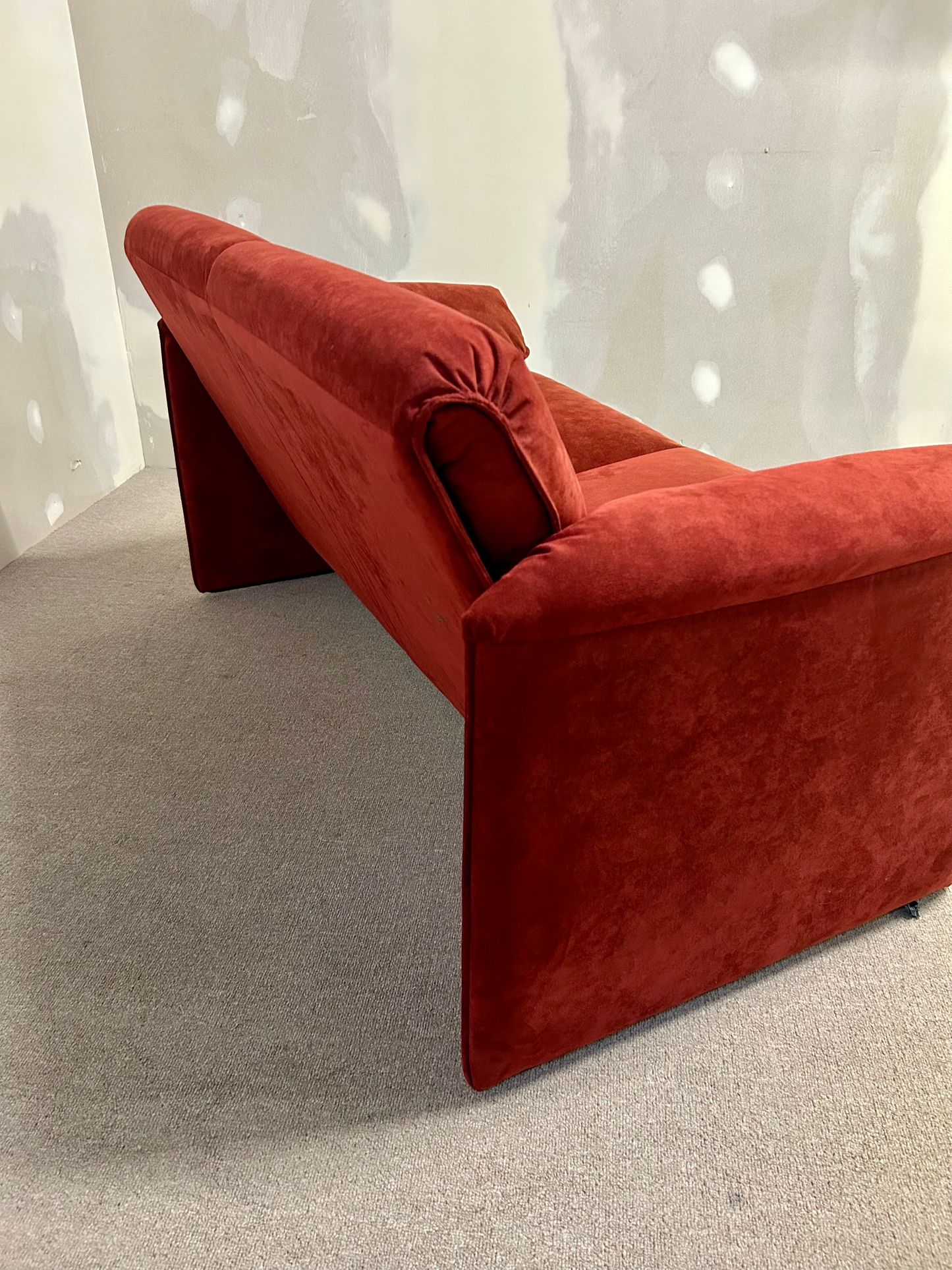 Leolux Bora Bora Sofa 2 Sitzer Alcantara rot