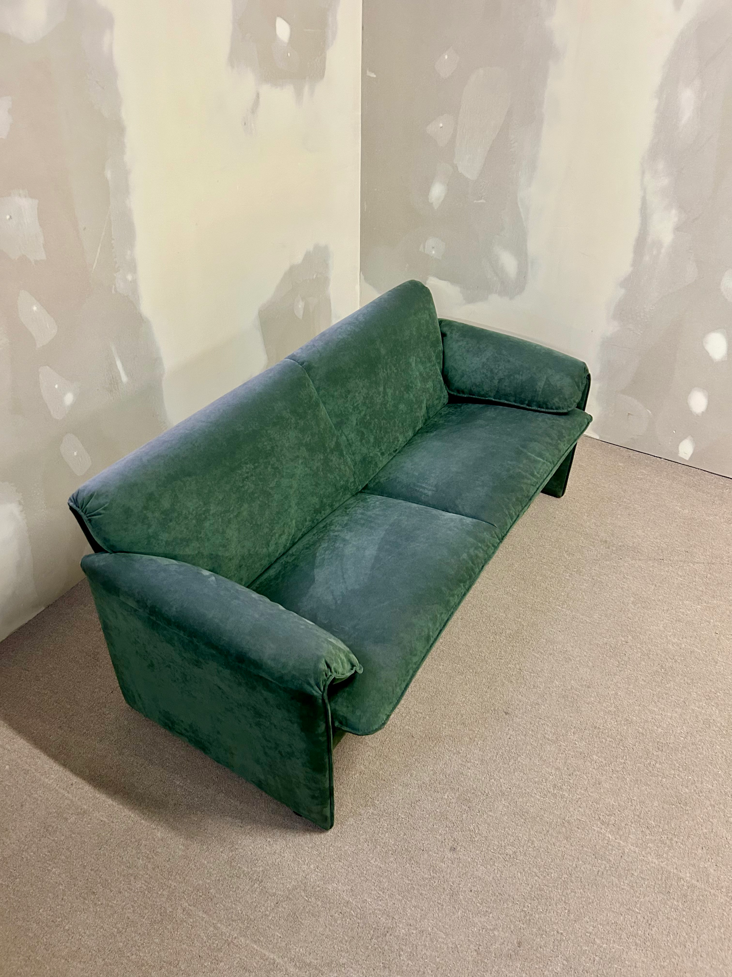 Leolux Sofa Bora Bora, 2,5 -Sitzer, Alcantara Grün