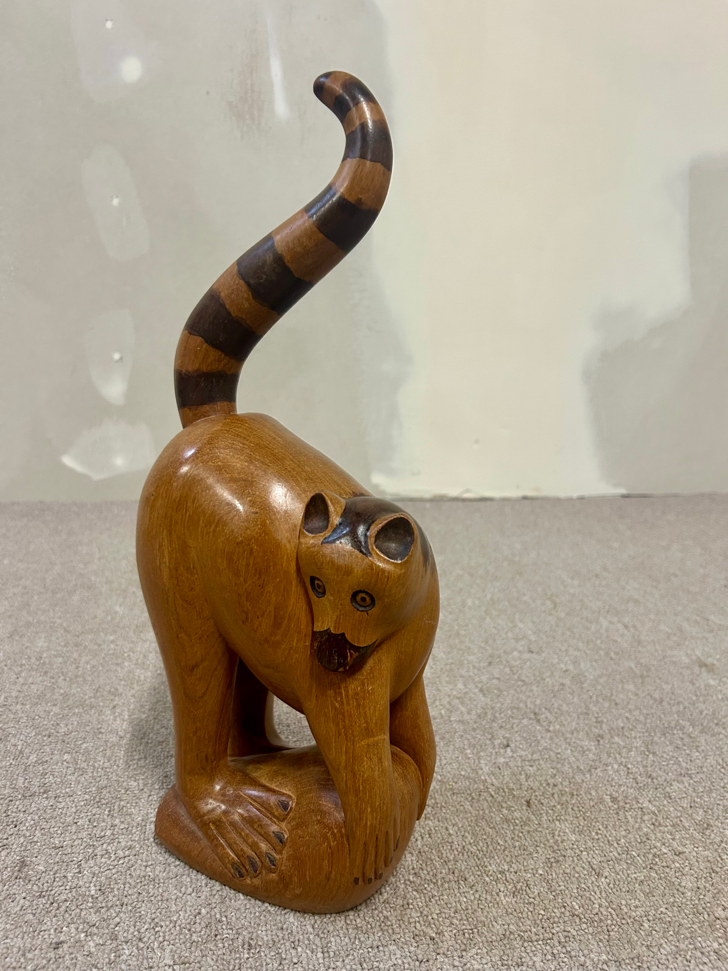 Holzfigur Madagaskar Lemur, Handgeschnitzt